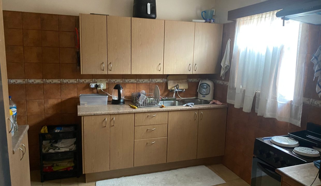 Flat 1 kitchen (1)